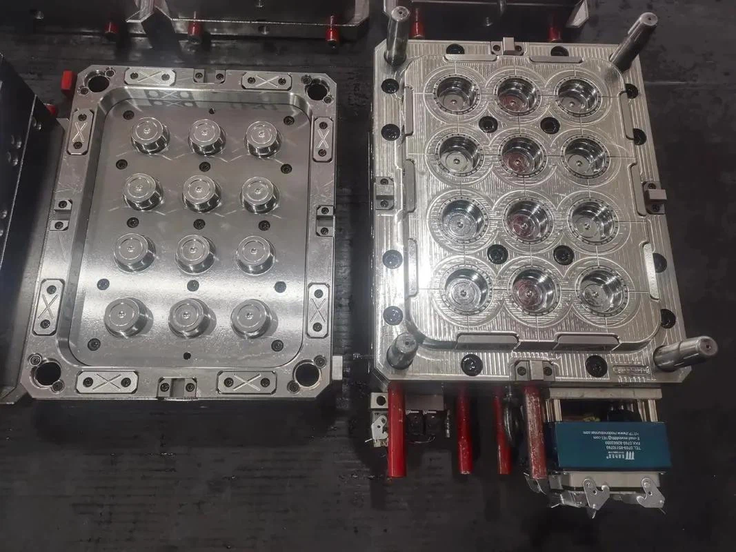 Dry ice blasting for Mold Maintenance Dry ice blasting for Mold Maintenance